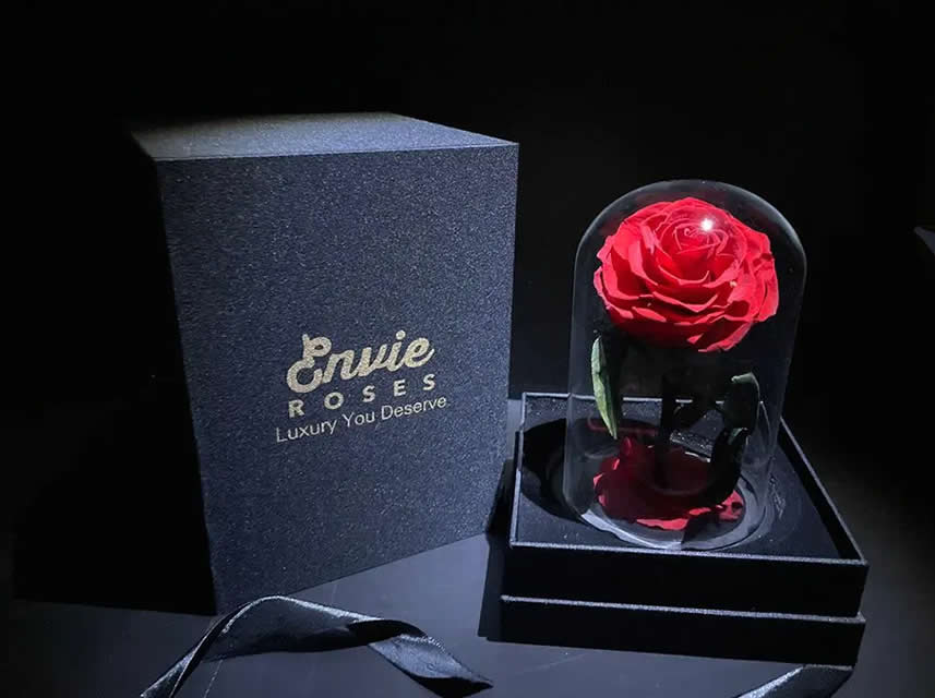 A franchise selling preserved roses and gifts